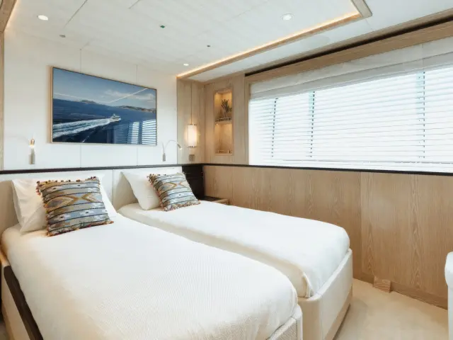 Yacht Calypso I cabin