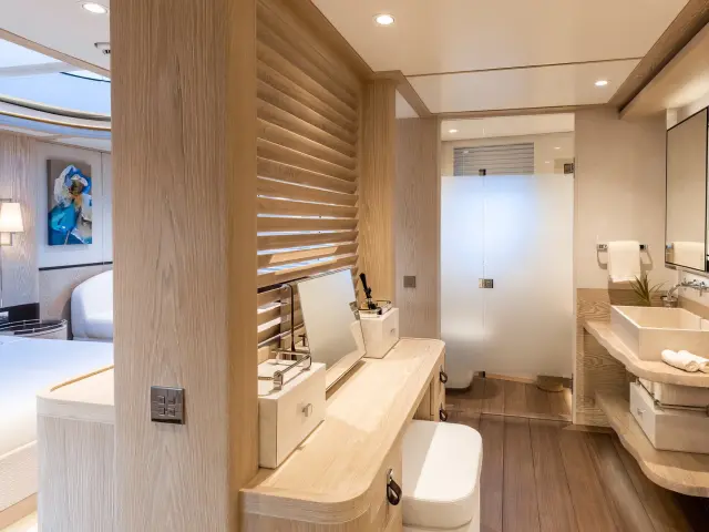 Yacht Calypso I cabin