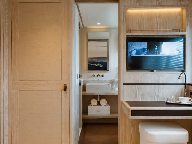 Yacht Calypso I cabin