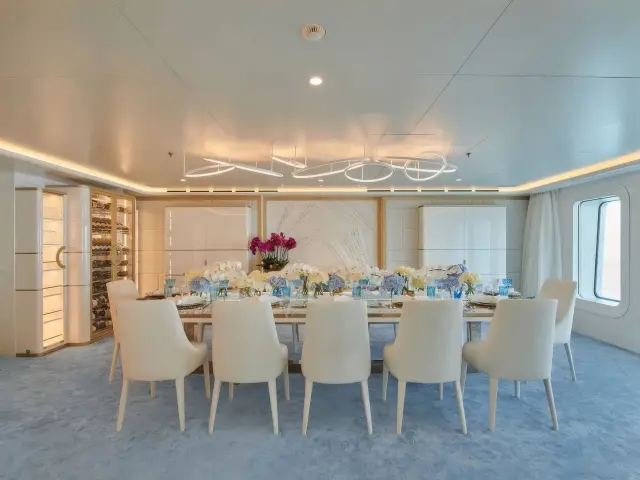 Yacht Coral Ocean dining table
