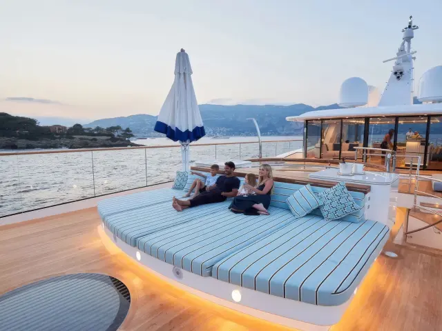 Yacht Coral Ocean flybridge