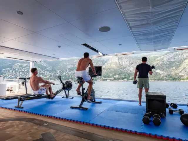 Yacht Coral Ocean photo