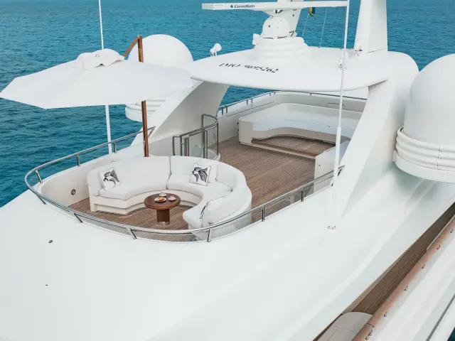 Yacht Moca flybridge