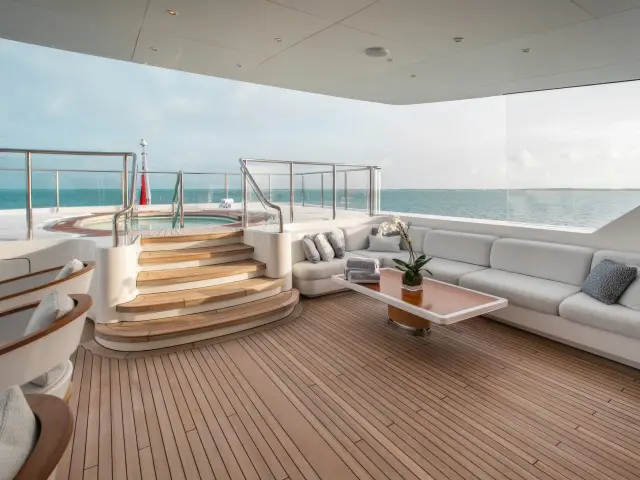 Yacht Moca flybridge