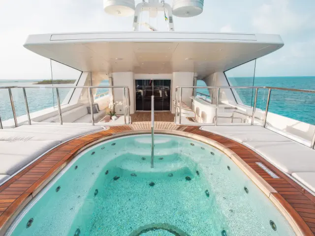 Yacht Moca Jacuzzi