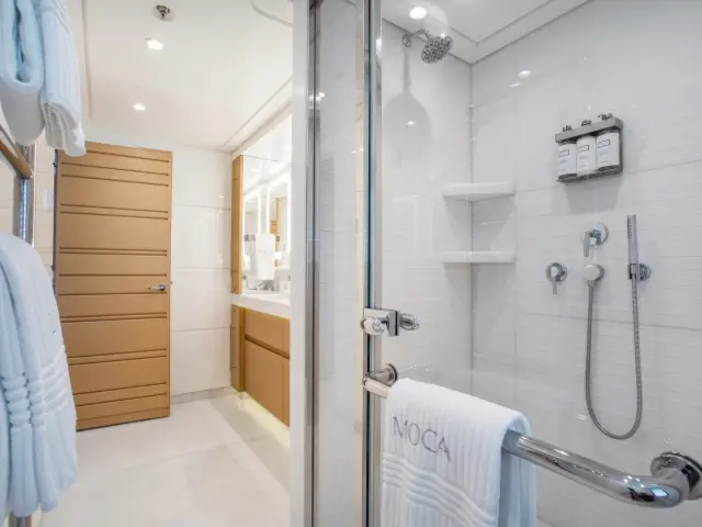 Yacht Moca cabin bathroom