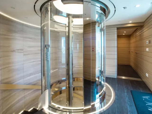 Yacht Moca elevator
