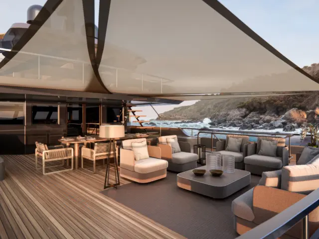 Yacht Illusion II aft