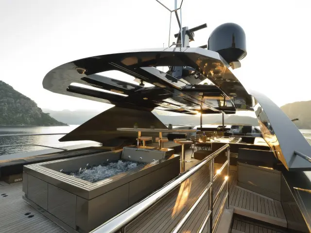 Yacht FX 38 flybridge