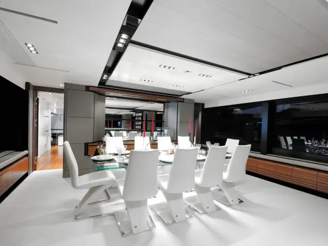 Yacht FX 38 dining table