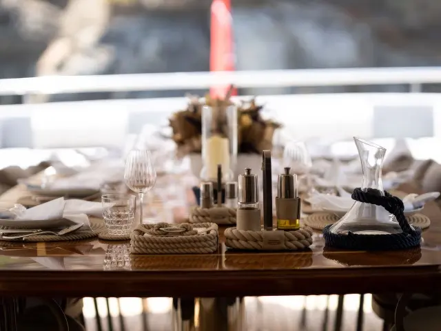 Yacht Ariela dining table