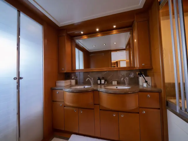 Yacht Ariela bathroom