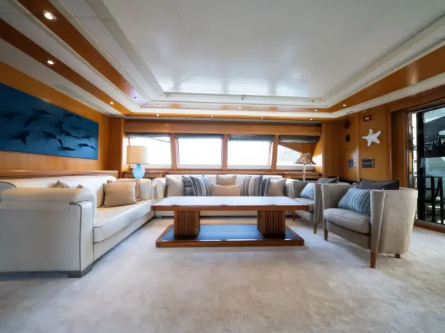 Yacht Ariela saloon