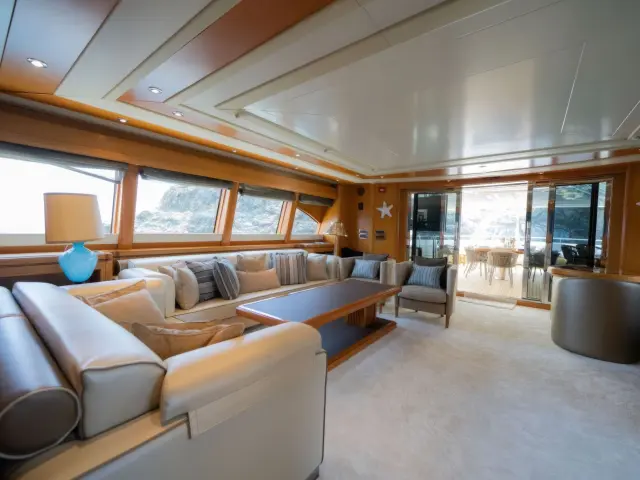 Yacht Ariela saloon