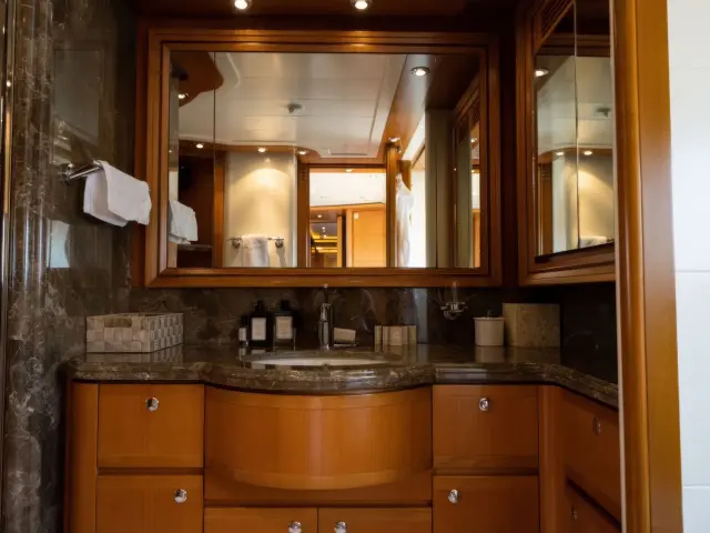 Yacht Ariela bathroom