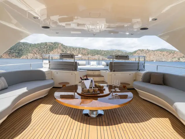 Yacht Ariela flybridge