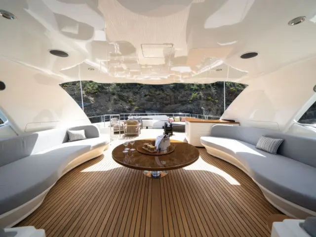 Yacht Ariela flybridge