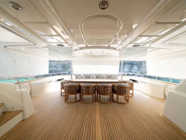 Yacht Ariela dining table