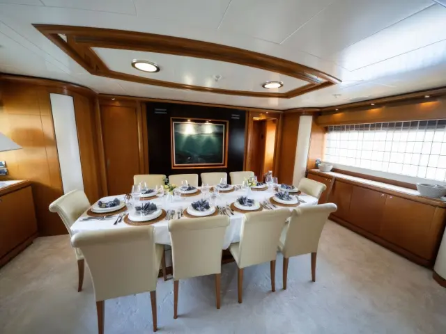 Yacht Ariela dining table