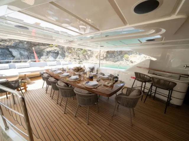 Yacht Ariela dining table