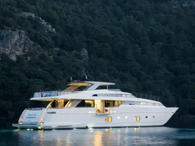 Yacht Morning Star side view