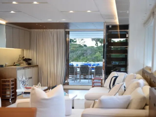 Yacht Morning Star saloon