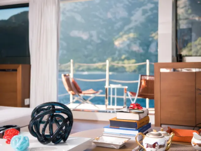 Yacht Morning Star saloon