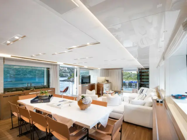 Yacht Morning Star saloon