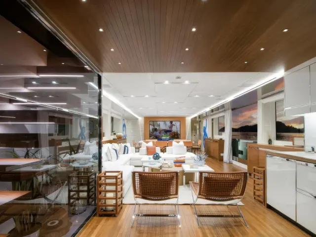 Yacht Morning Star saloon