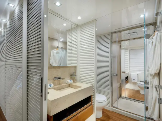 Yacht Morning Star cabin bathroom