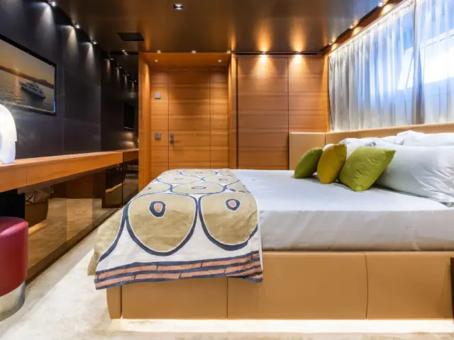Yacht Takara One cabin