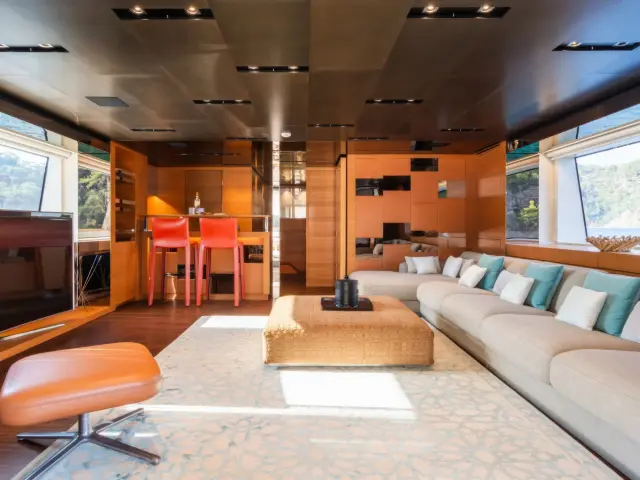 Yacht Takara One saloon