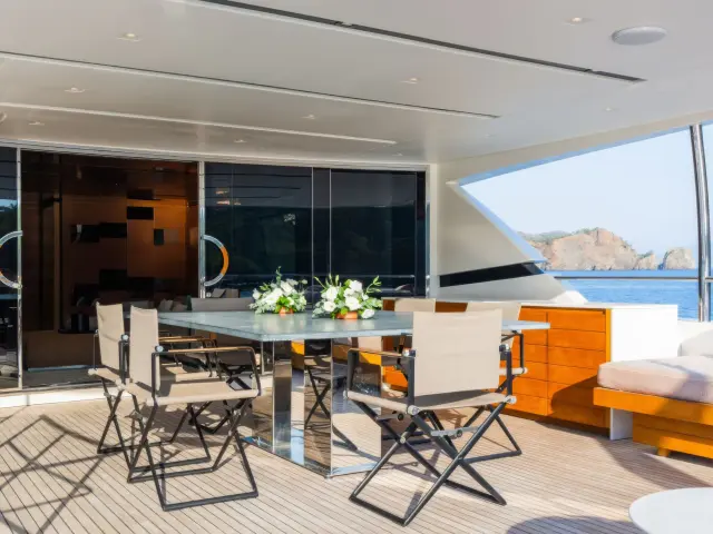 Yacht Takara One dining table