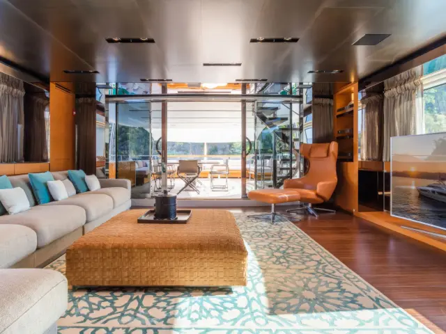 Yacht Takara One saloon