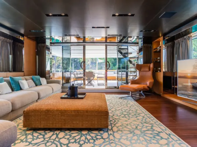 Yacht Takara One saloon