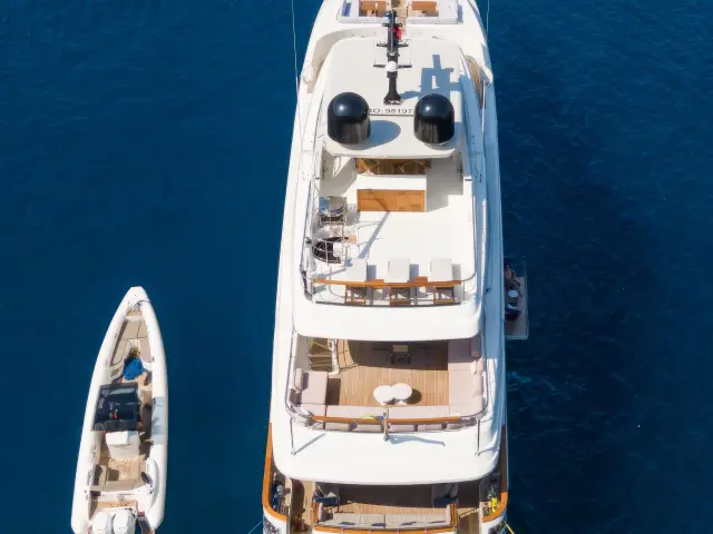 Yacht Takara One top-down view