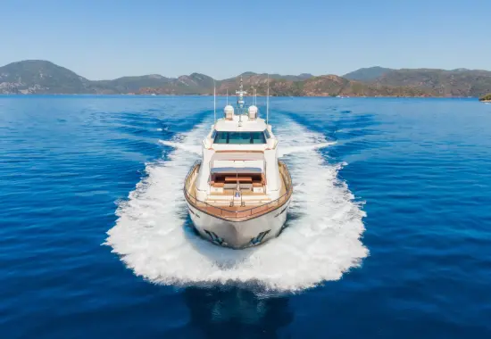 Yacht Thalyssa front view