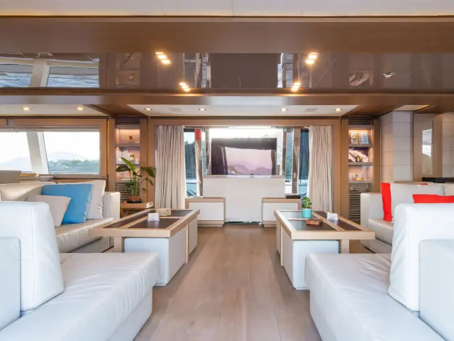 Yacht Thalyssa saloon