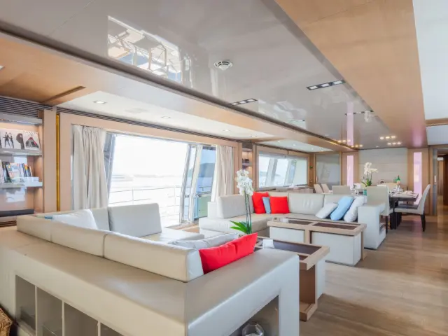 Yacht Thalyssa saloon