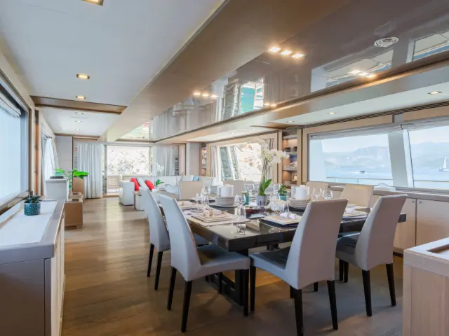 Yacht Thalyssa saloon