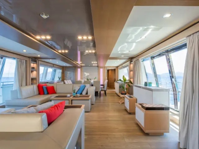 Yacht Thalyssa saloon