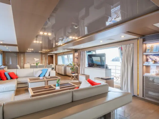 Yacht Thalyssa saloon