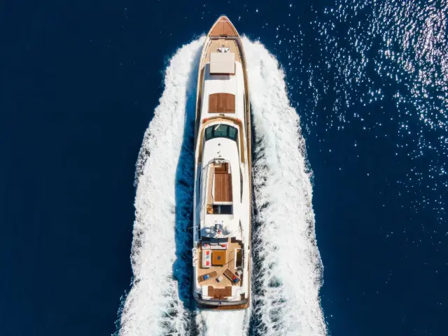 Yacht Thalyssa top-down view