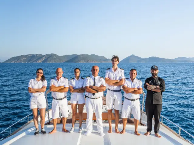Yacht Thalyssa crew