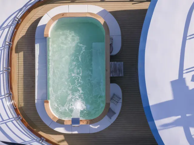 Yacht Freedom flybridge