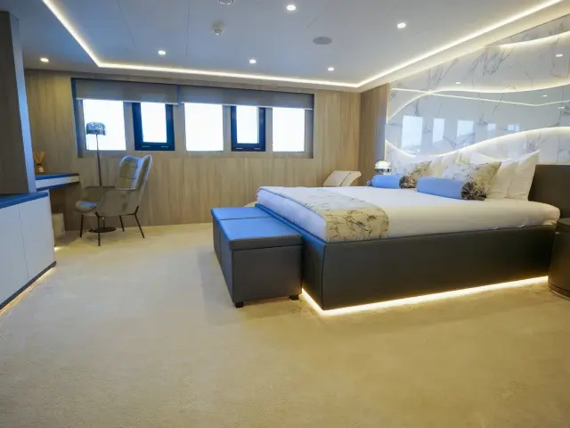 Yacht Freedom cabin