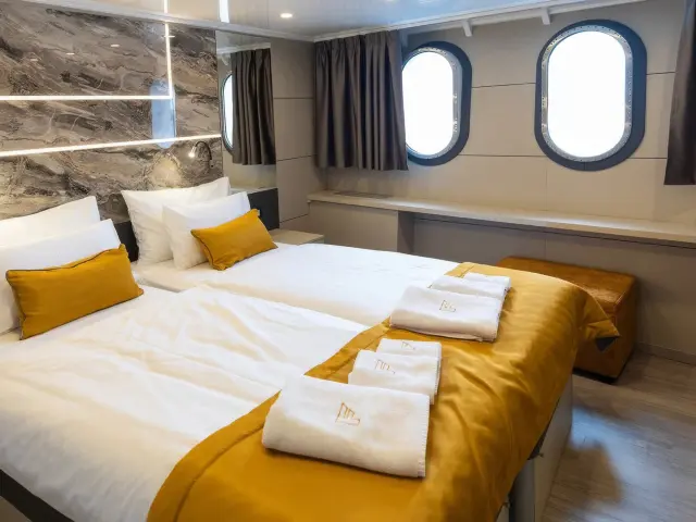 Yacht Freedom cabin