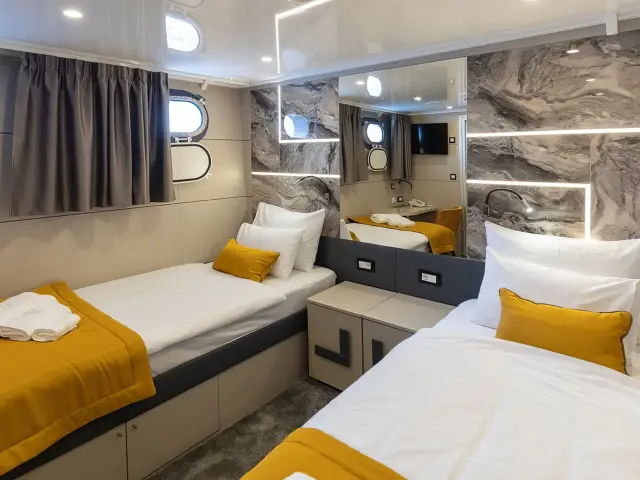 Yacht Freedom cabin
