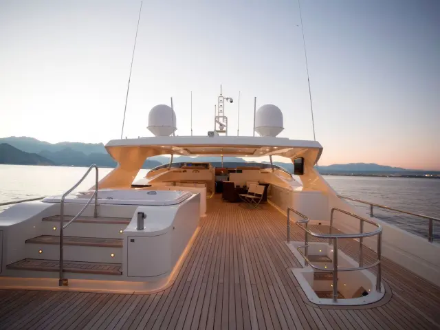 Yacht Panfeliss flybridge