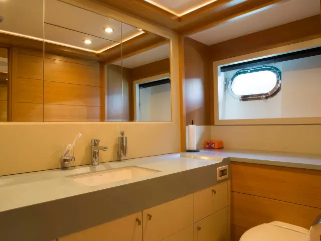 Yacht Panfeliss bathroom